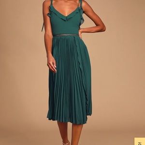 LULU’S Never a Dull Moment Emerald Green Tie-Strap Pleated Midi Dress